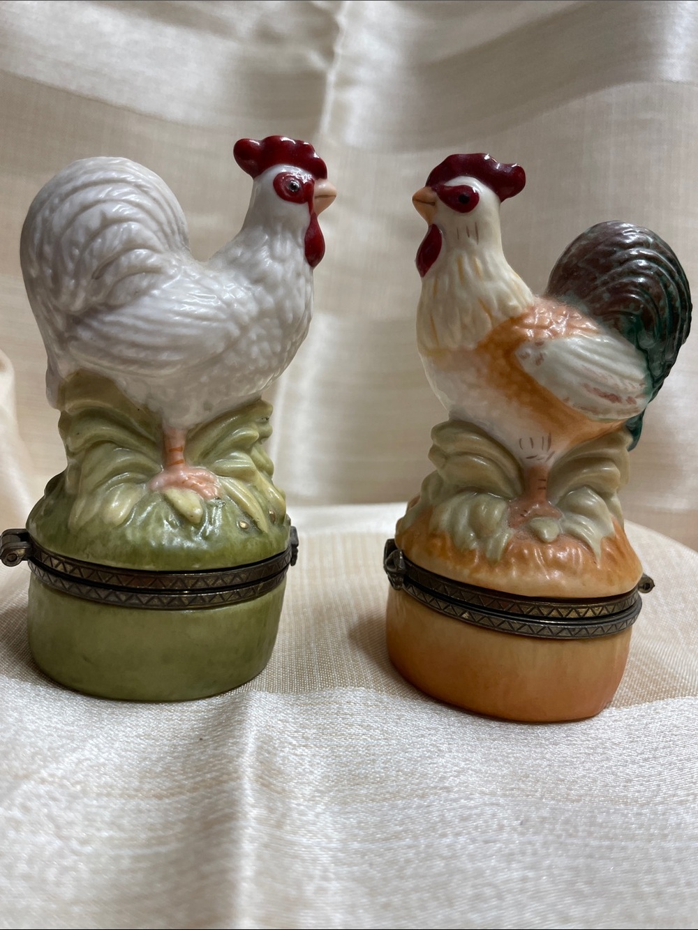 Vintage Ceramic Rooster Jewelry Trinket Box - White & Multi-Color